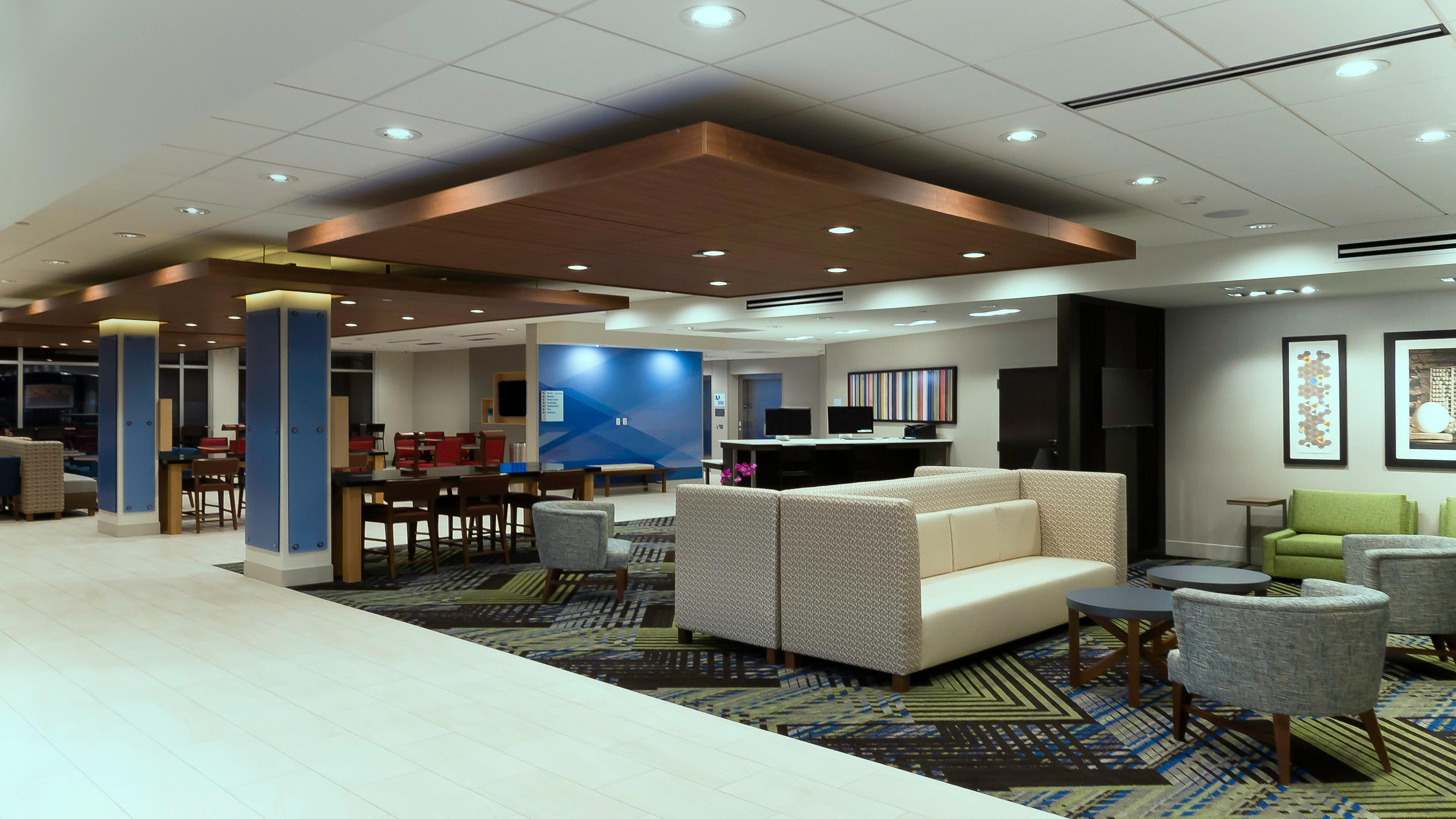 Holiday Inn Express & Suites - Tampa East - Ybor City By Ihg Exterior foto