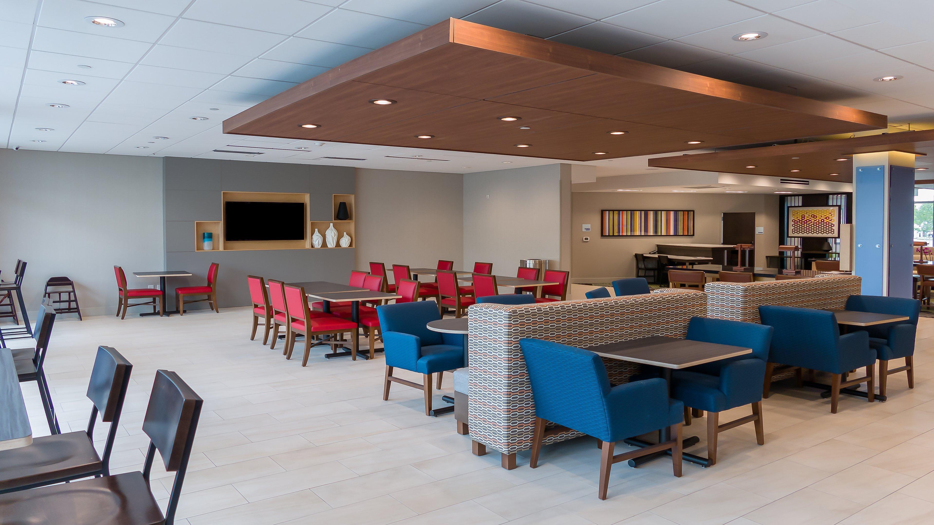 Holiday Inn Express & Suites - Tampa East - Ybor City By Ihg Exterior foto