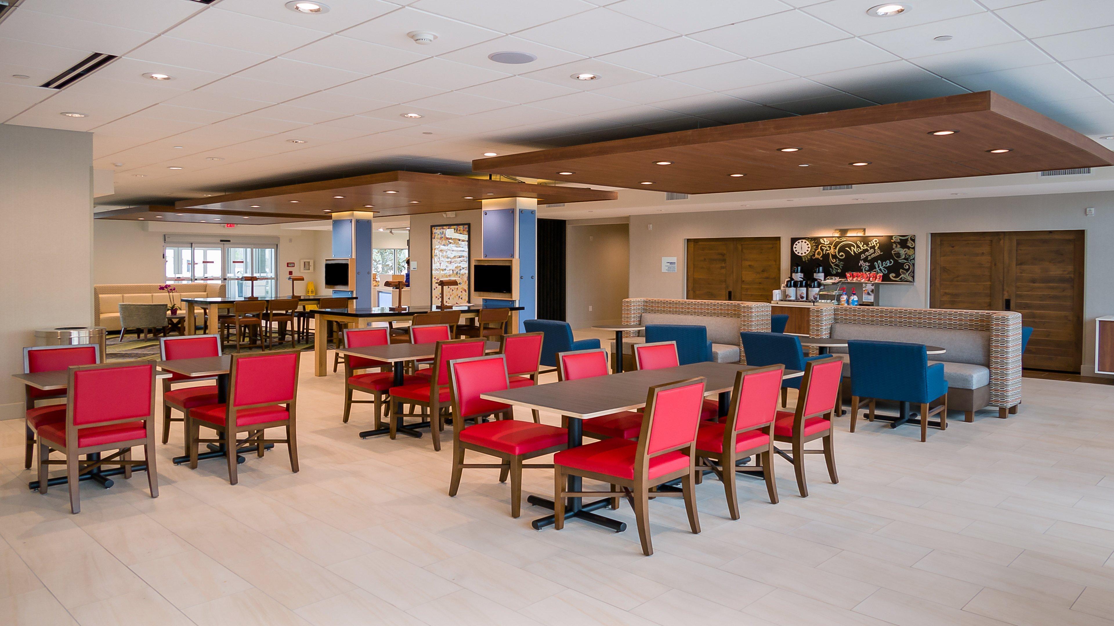 Holiday Inn Express & Suites - Tampa East - Ybor City By Ihg Exterior foto