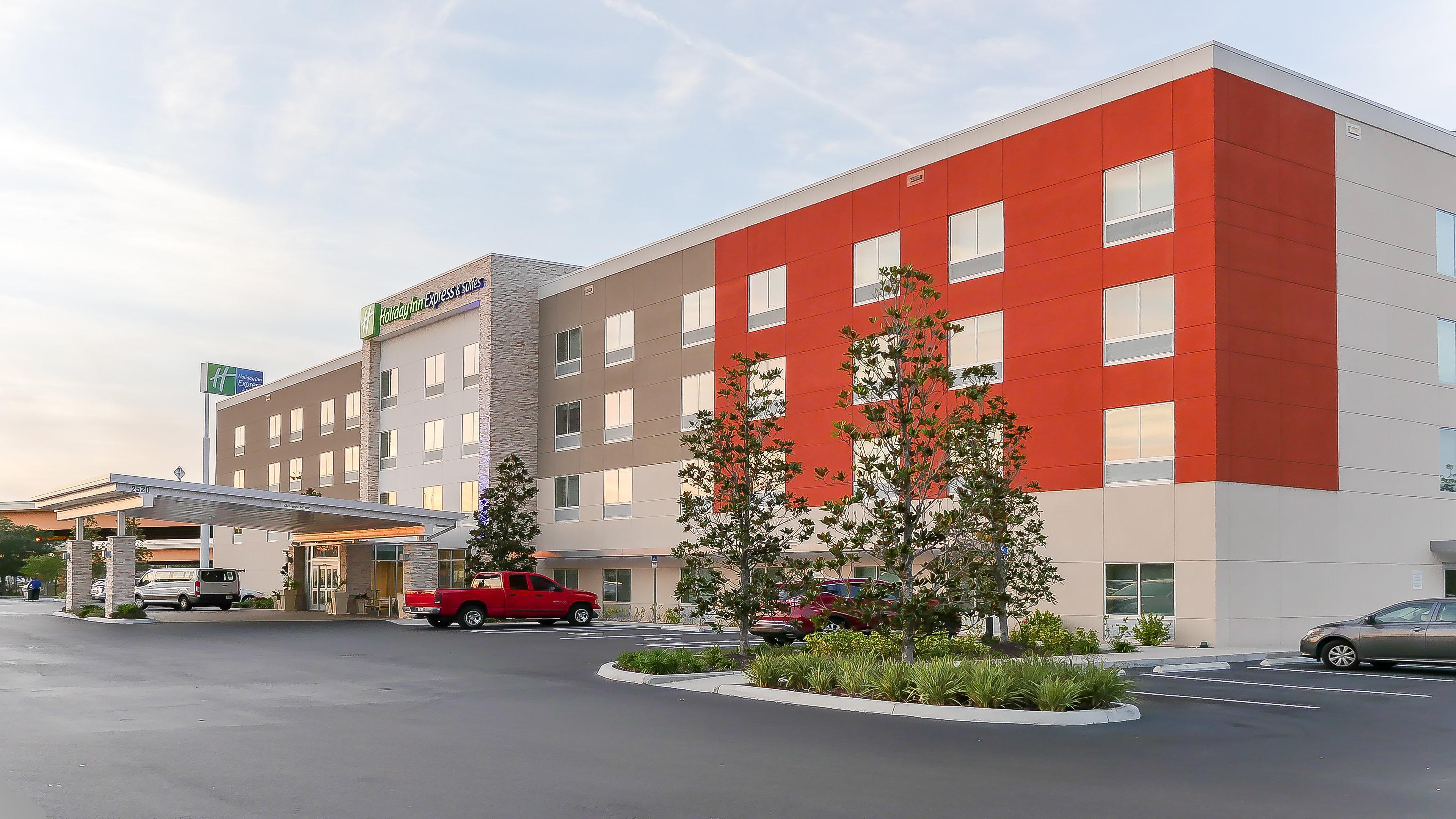 Holiday Inn Express & Suites - Tampa East - Ybor City By Ihg Exterior foto