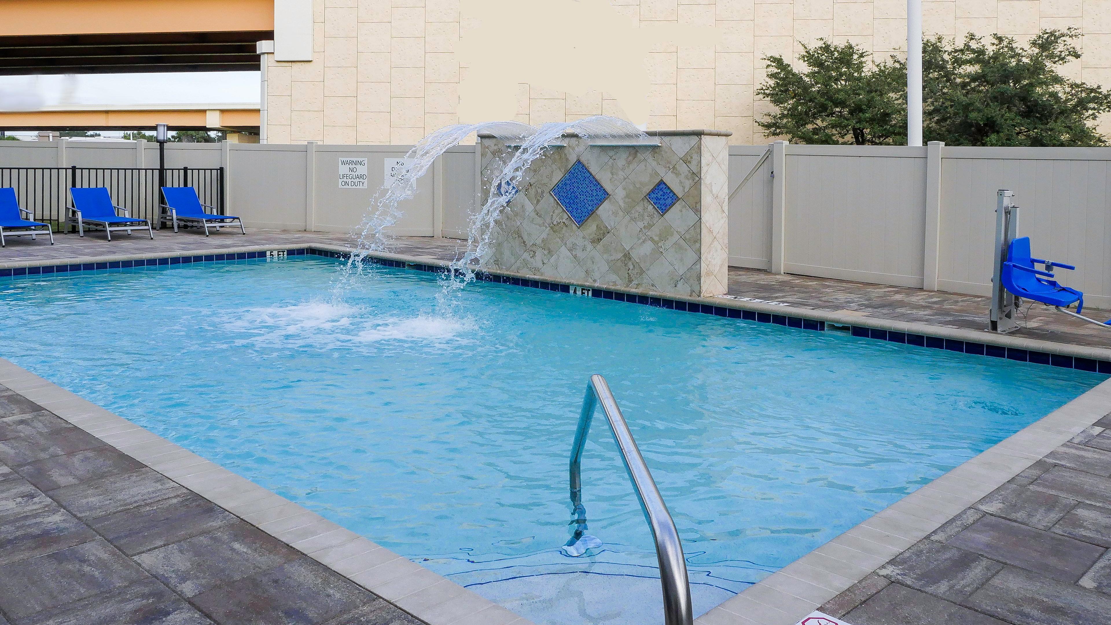 Holiday Inn Express & Suites - Tampa East - Ybor City By Ihg Exterior foto