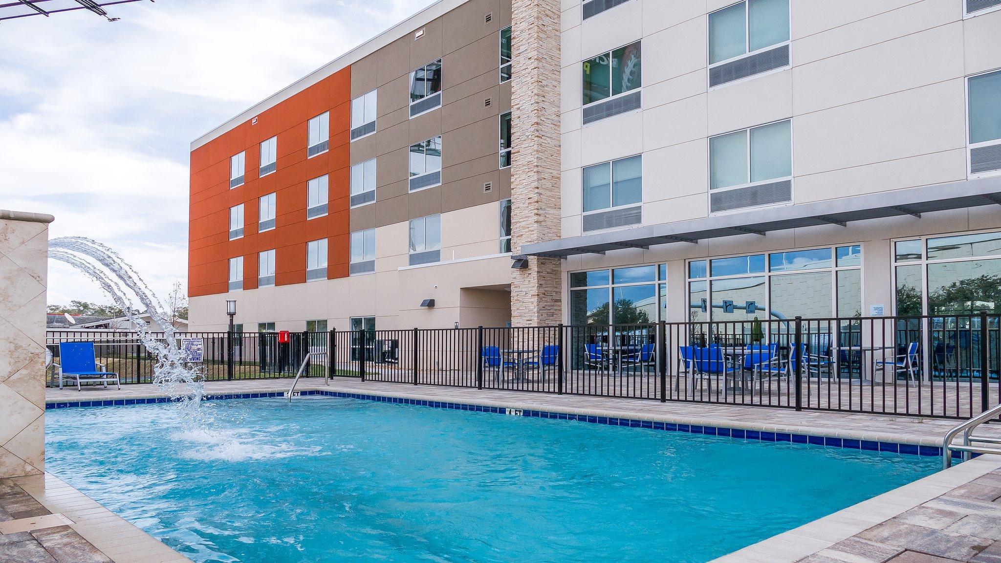 Holiday Inn Express & Suites - Tampa East - Ybor City By Ihg Exterior foto